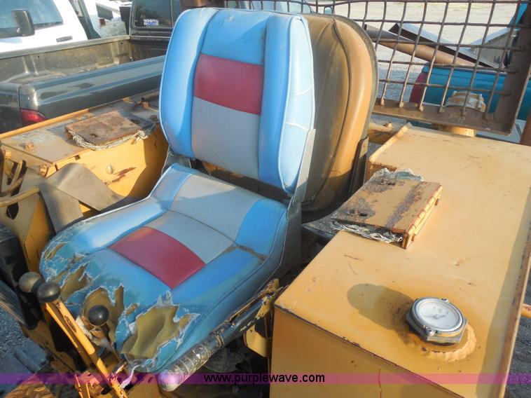 image for item E7621 1987 Case 450C dozer