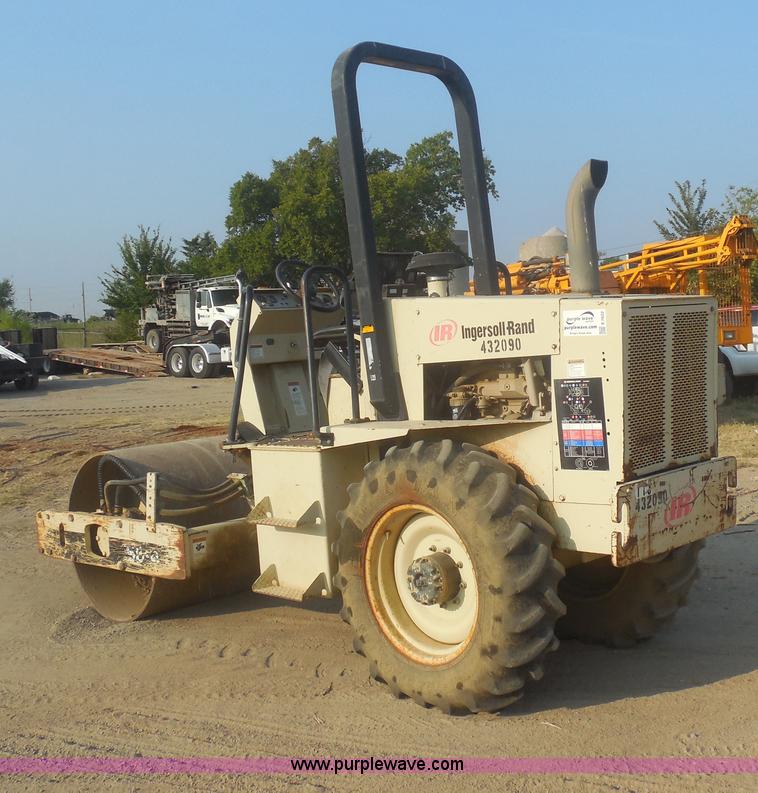 image for item E7622 Ingersoll Rand SD40D vibratory roller