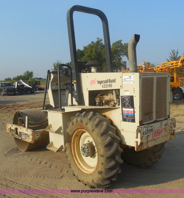 image for item E7622 Ingersoll Rand SD40D vibratory roller