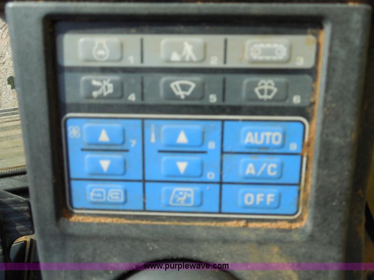 image for item E7623 2007 Komatsu PC220LC-8 excavator