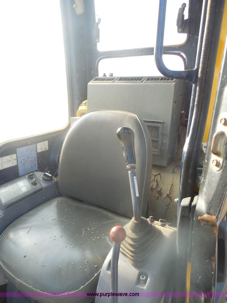 image for item E7625 1997 Komatsu PC128UU-1 Avance mini excavator