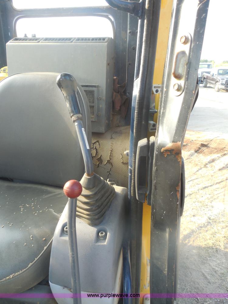 image for item E7625 1997 Komatsu PC128UU-1 Avance mini excavator