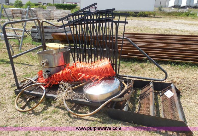 image for item E7637 Scaffolding platform and step ladder