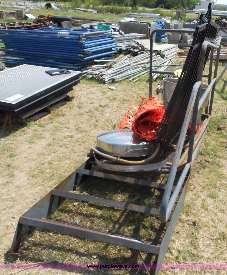 image for item E7637 Scaffolding platform and step ladder