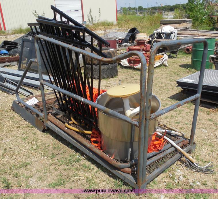 image for item E7637 Scaffolding platform and step ladder