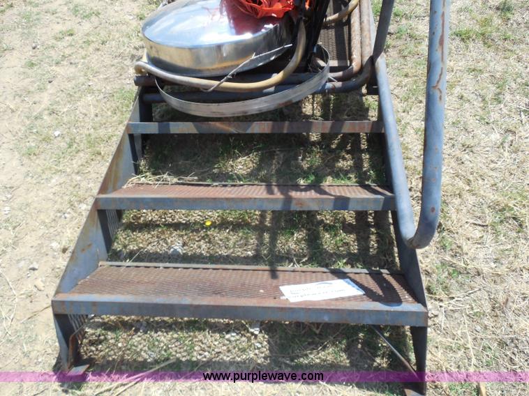 image for item E7637 Scaffolding platform and step ladder