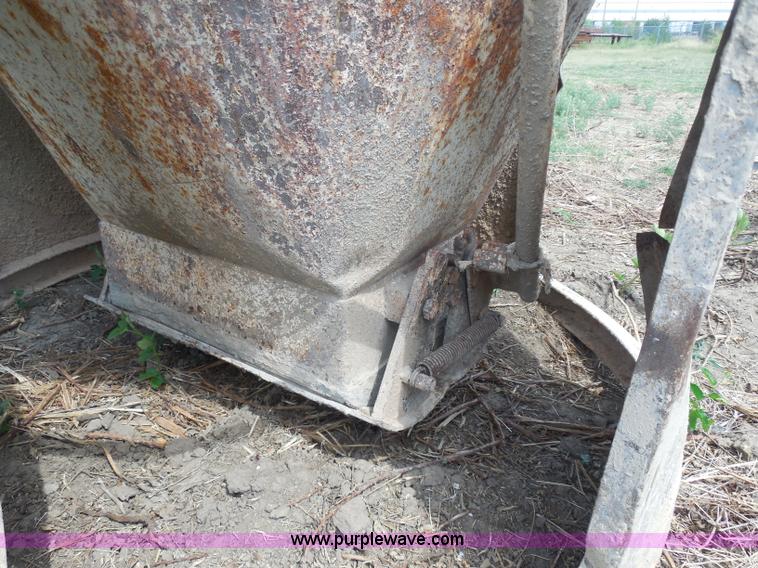 image for item E7655 Gar Bro cement bucket