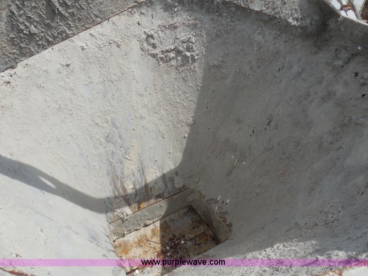 image for item E7655 Gar Bro cement bucket