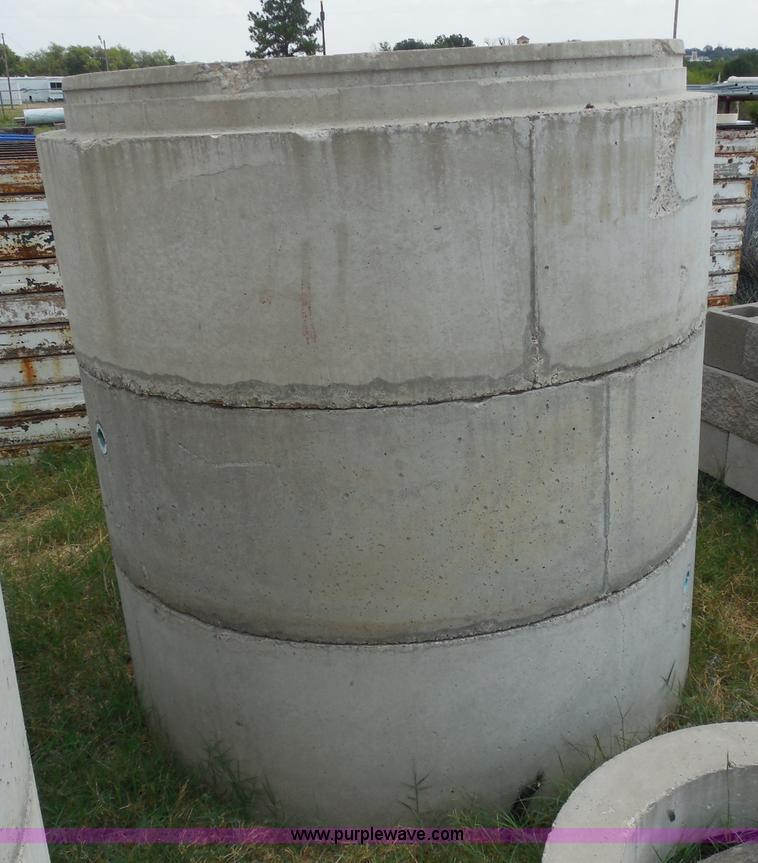 image for item E7663 (10) precast concrete manhole pipe