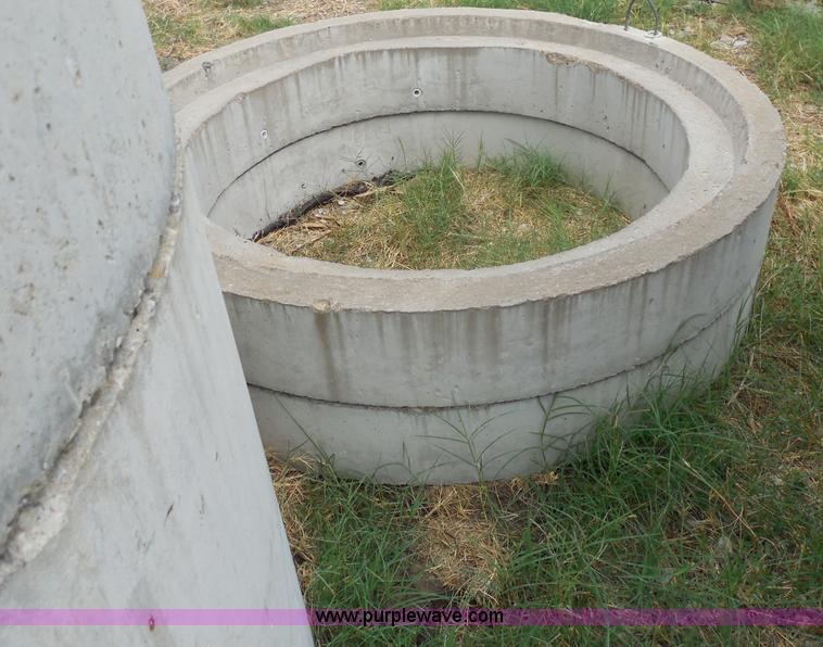 image for item E7663 (10) precast concrete manhole pipe