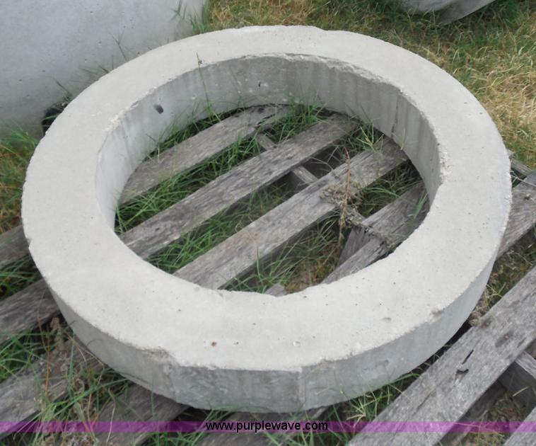 image for item E7663 (10) precast concrete manhole pipe