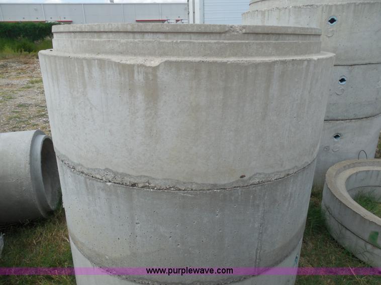 image for item E7663 (10) precast concrete manhole pipe
