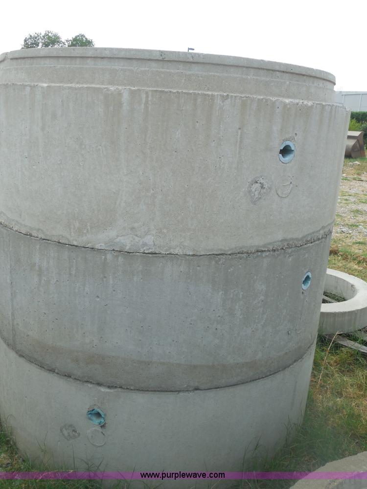 image for item E7663 (10) precast concrete manhole pipe