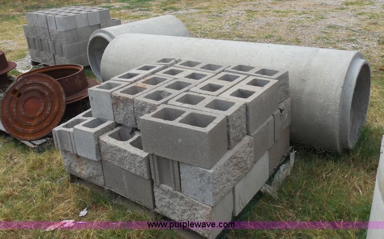 image for item E7663 (10) precast concrete manhole pipe