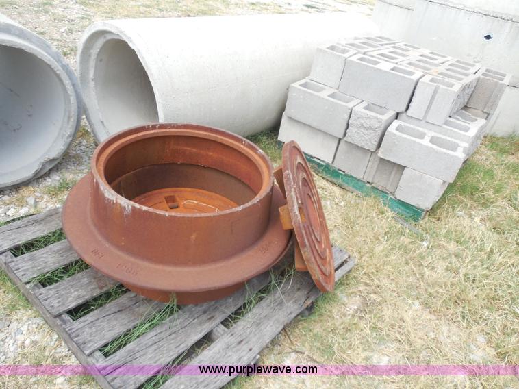 image for item E7663 (10) precast concrete manhole pipe