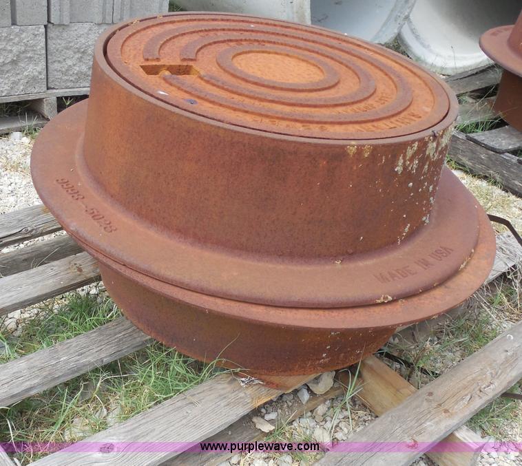 image for item E7663 (10) precast concrete manhole pipe