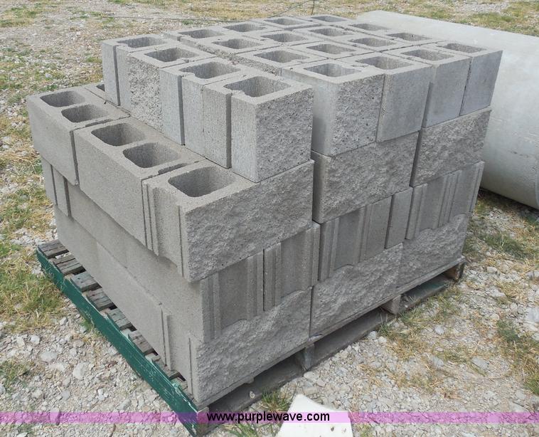 image for item E7663 (10) precast concrete manhole pipe