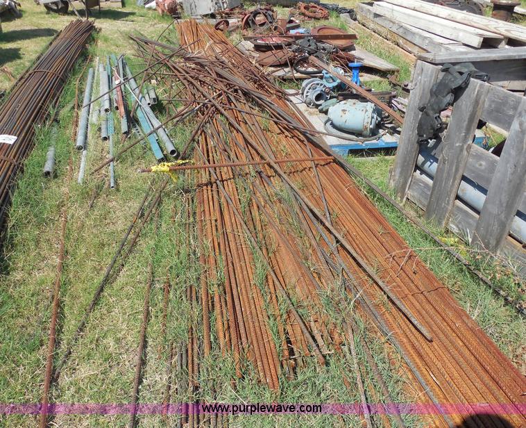 image for item E7664 Assorted pieces of rebar