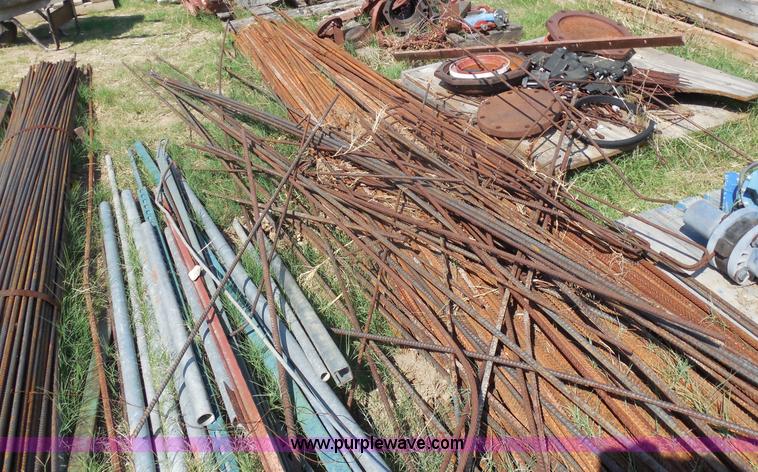 image for item E7664 Assorted pieces of rebar