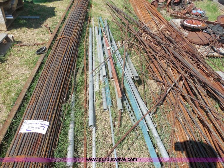 image for item E7664 Assorted pieces of rebar