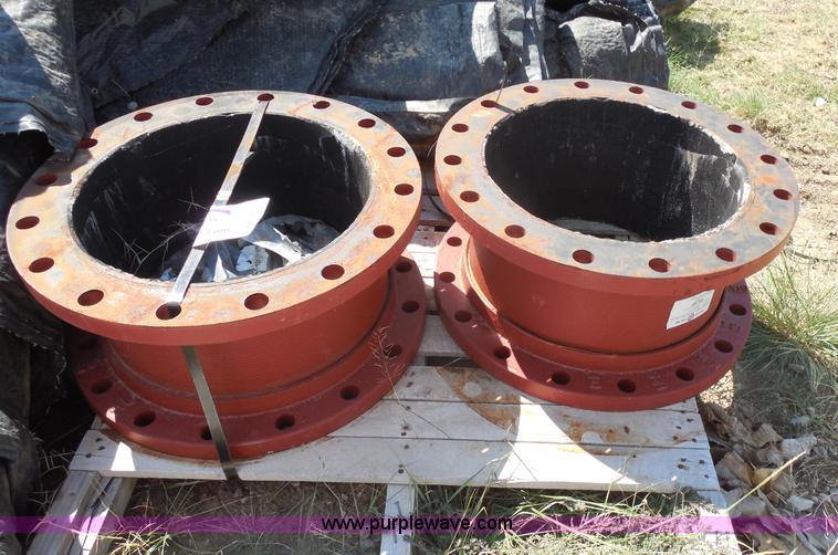 image for item E7671 (14) assorted sewer pipe valves and joints