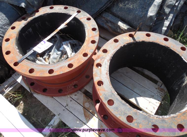 image for item E7671 (14) assorted sewer pipe valves and joints