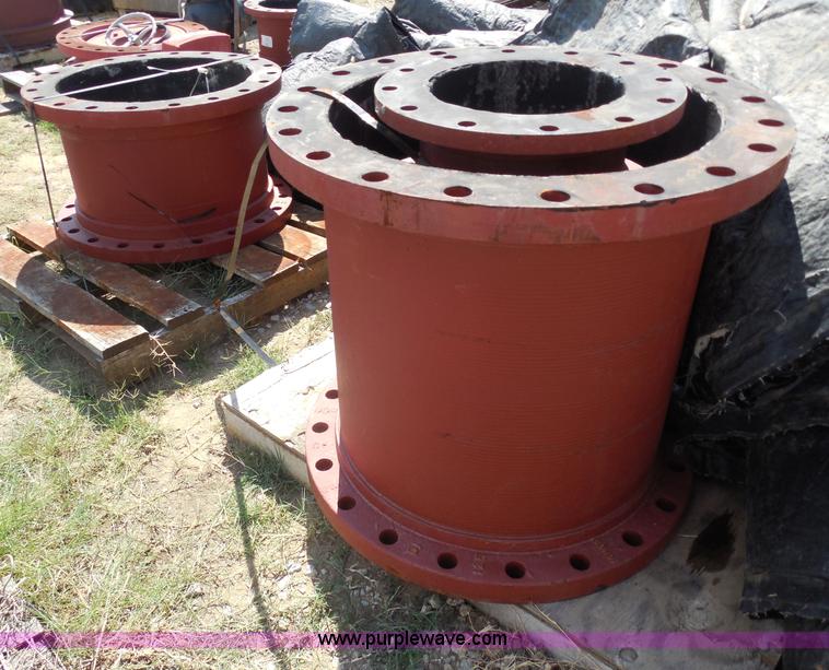 image for item E7671 (14) assorted sewer pipe valves and joints