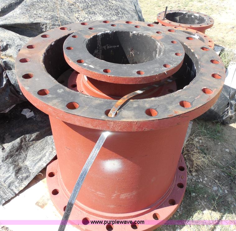 image for item E7671 (14) assorted sewer pipe valves and joints