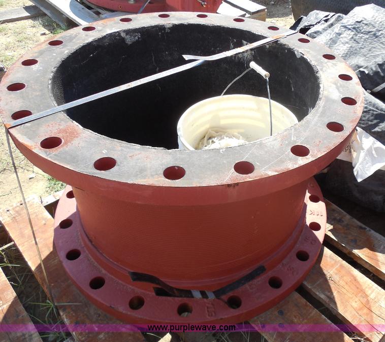 image for item E7671 (14) assorted sewer pipe valves and joints