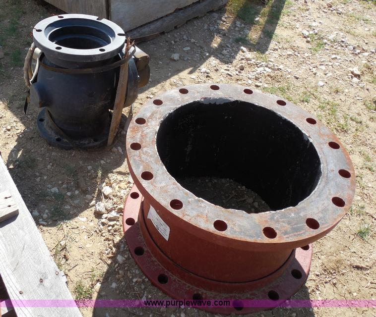 image for item E7671 (14) assorted sewer pipe valves and joints