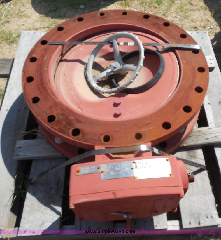 image for item E7671 (14) assorted sewer pipe valves and joints