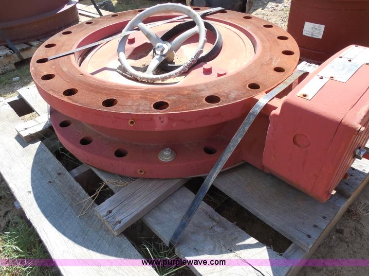 image for item E7671 (14) assorted sewer pipe valves and joints