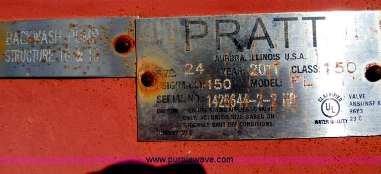 image for item E7671 (14) assorted sewer pipe valves and joints