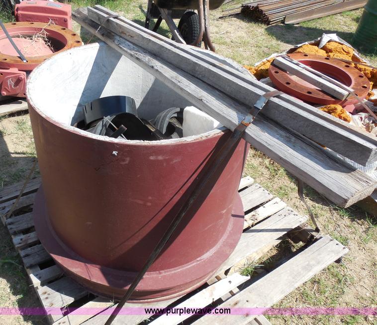 image for item E7671 (14) assorted sewer pipe valves and joints