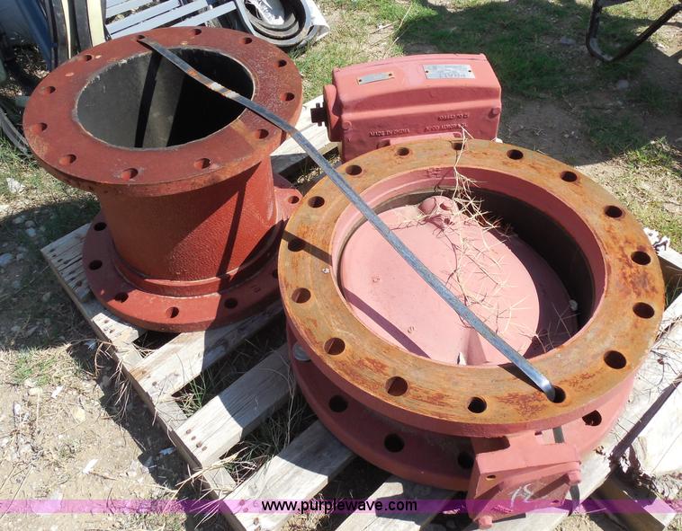 image for item E7671 (14) assorted sewer pipe valves and joints