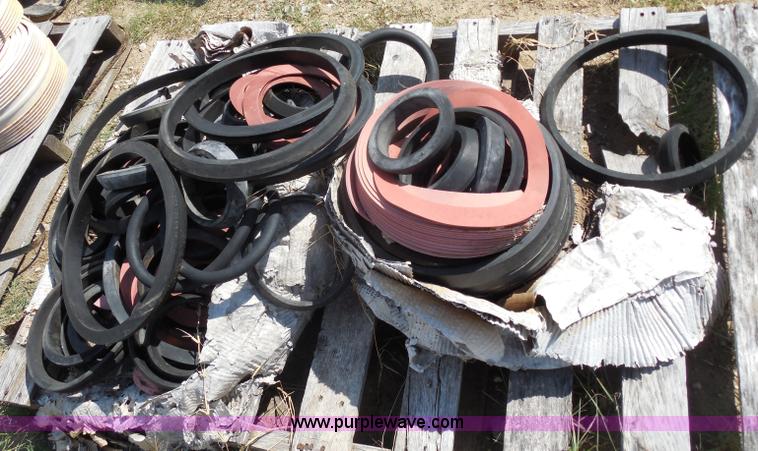 image for item E7671 (14) assorted sewer pipe valves and joints