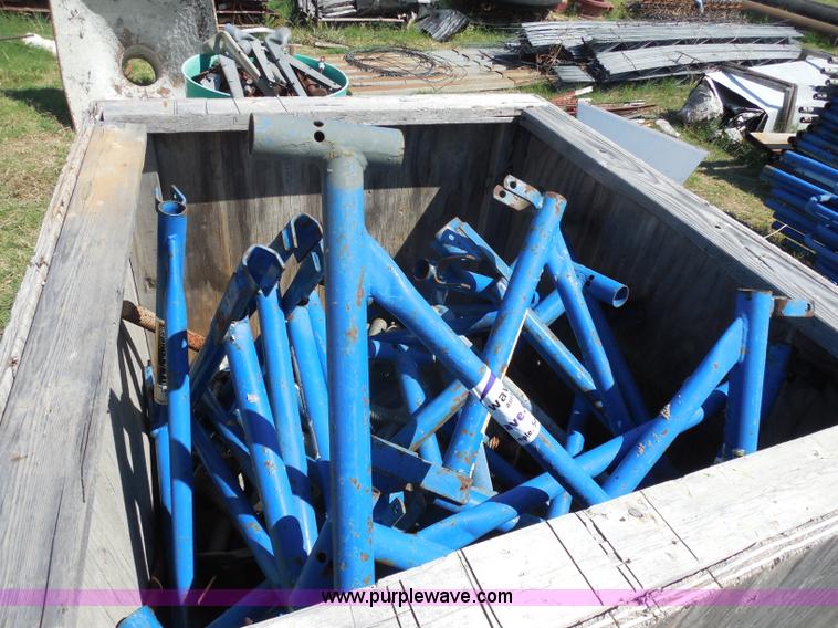 image for item E7678 Approximately 50 scaffolds