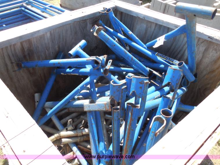 image for item E7678 Approximately 50 scaffolds