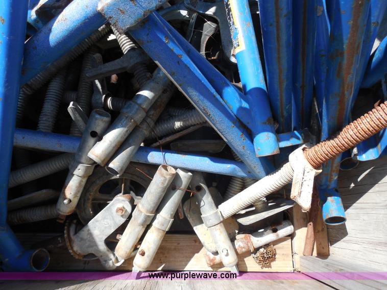 image for item E7678 Approximately 50 scaffolds