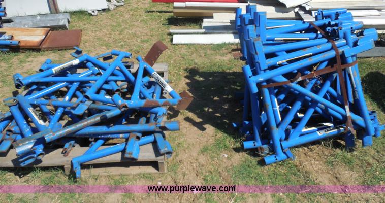 image for item E7678 Approximately 50 scaffolds