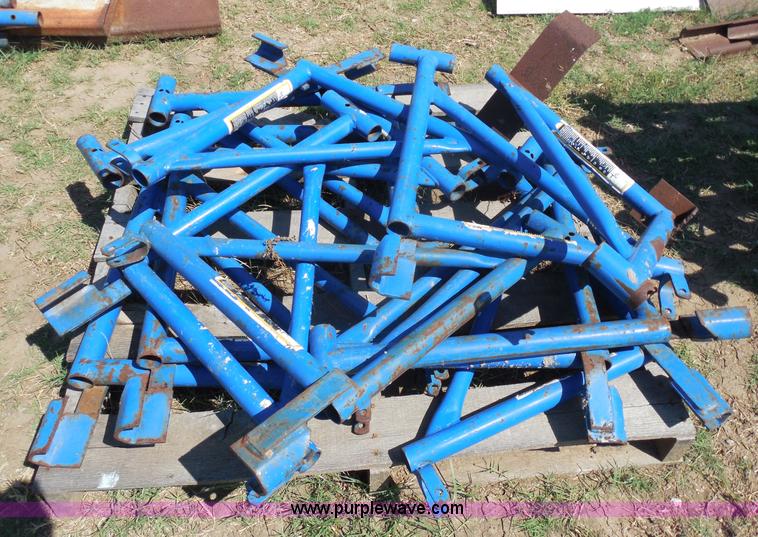 image for item E7678 Approximately 50 scaffolds