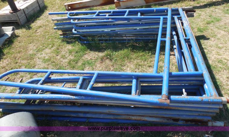 image for item E7678 Approximately 50 scaffolds