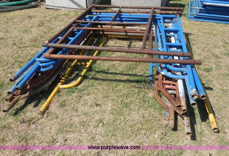 image for item E7678 Approximately 50 scaffolds