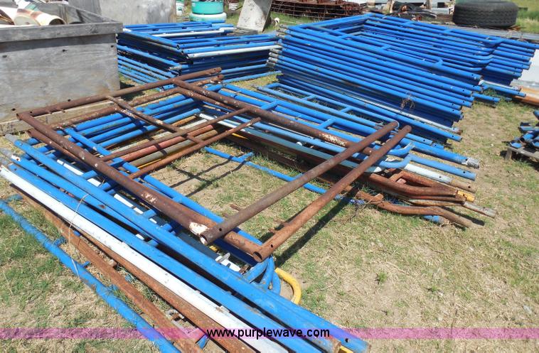 image for item E7678 Approximately 50 scaffolds