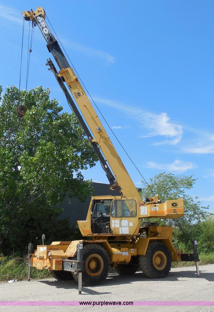 image for item E7703 1985 Grove RT522 rough terrain crane