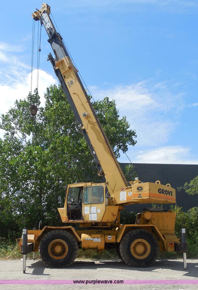 image for item E7703 1985 Grove RT522 rough terrain crane