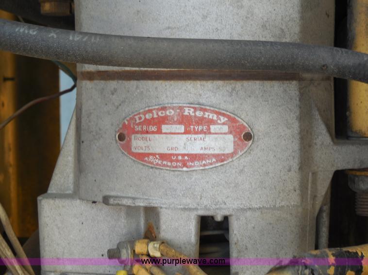 image for item E7703 1985 Grove RT522 rough terrain crane