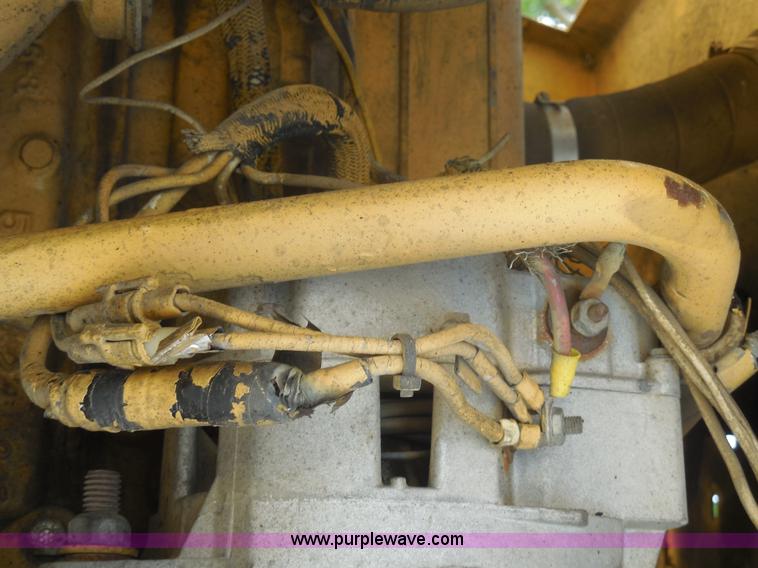 image for item E7703 1985 Grove RT522 rough terrain crane