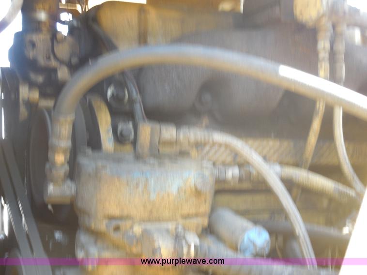 image for item E7703 1985 Grove RT522 rough terrain crane