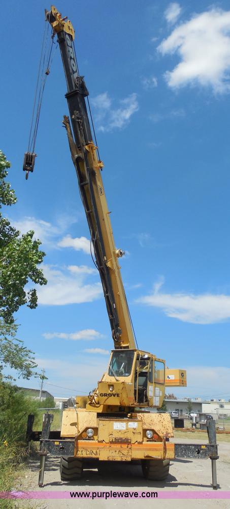 image for item E7703 1985 Grove RT522 rough terrain crane